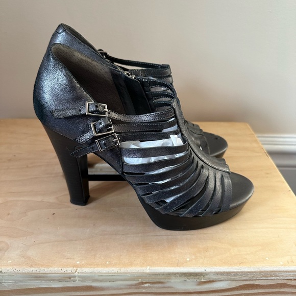 Lauren Ralph Lauren platform heels in metallic gray. - Picture 5 of 10